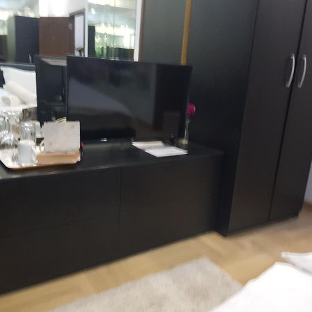 בוקרשט Mirrors Room Mega Mall National Arena מראה חיצוני תמונה